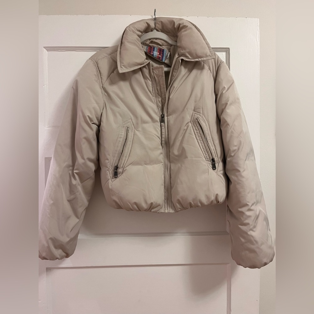 Women’s Light Beige Cream Puffer Jacket Urban Outfitters
